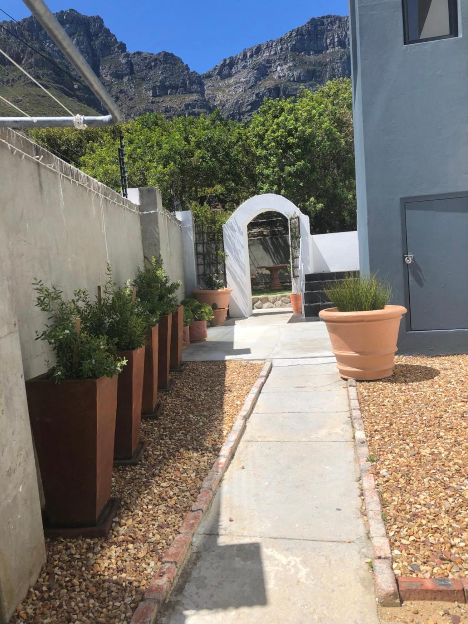 Camps Bay Blue Self-Catering Studios Cape Town Exterior photo